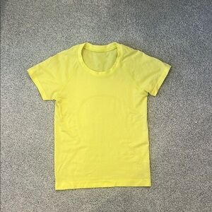 Lululemon Athletica Yellow Short Sleeve Tee